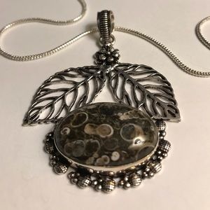 Stunning 925 Sterling Silver Necklace